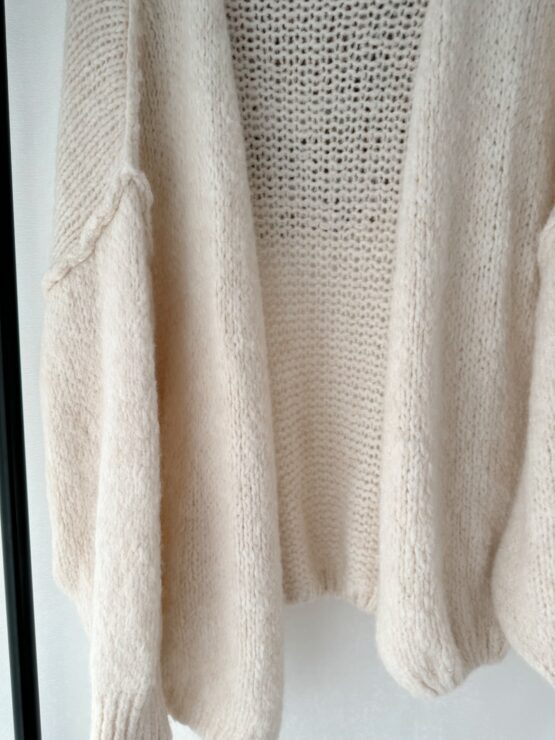 0180 lookforward x Sarah Cardigan in rosa, lieder, hellgrün, schwarz, dunkelgrün, beige – Bild 14