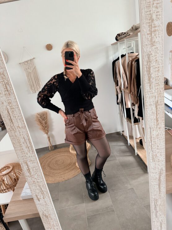 0222 Lederimitatshort in schwarz und cognac