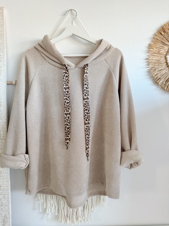 0207 kuscheliger Hoodie mit Leo Bändchen in beige und schwarz – Bild 7