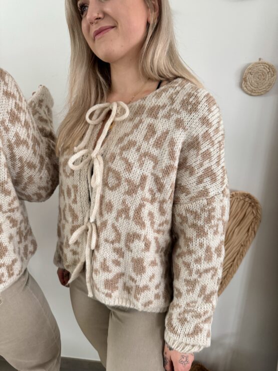 0226  Leo Kuschel Cardigan - Image 3