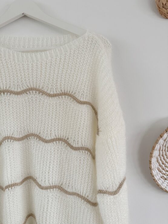 0238 lookforward x Sarah Pullover mit Goldstreifen - Image 2