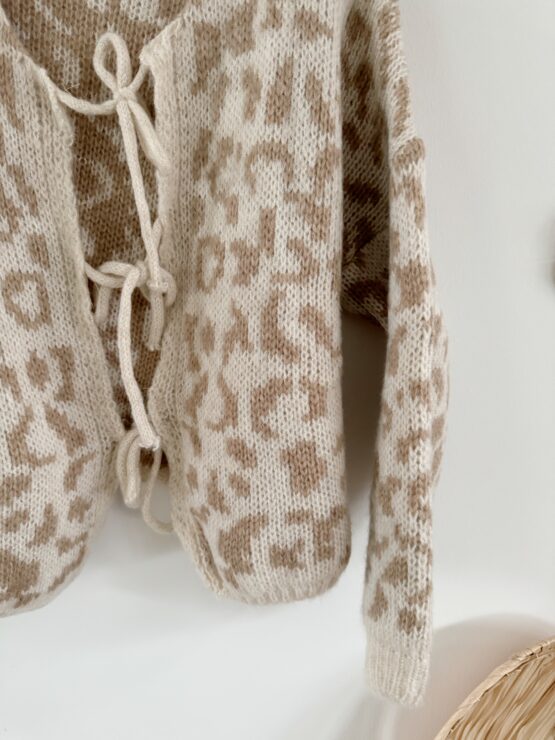 0226  Leo Kuschel Cardigan - Image 8