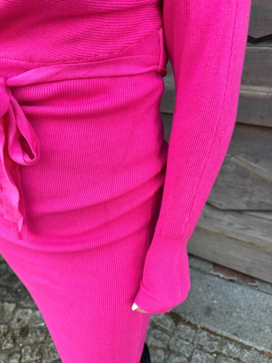 0281 Strickkleid mit Bindegürtel in pink, schwarz & grau - Image 2