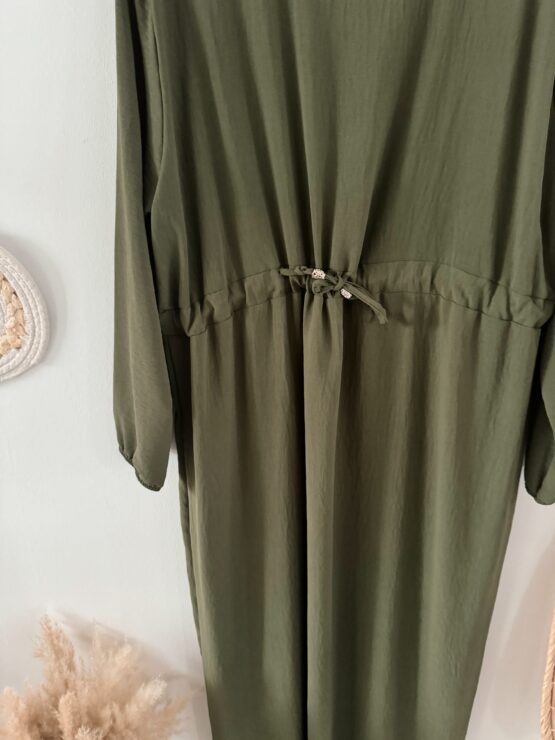 0275 Maxi Kleid mit Details in weinrot, khaki, schwarz - Image 4