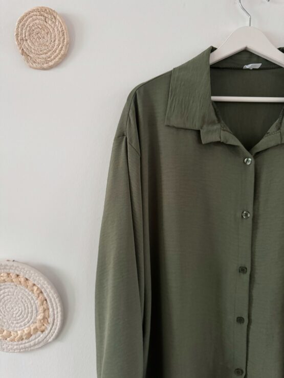 0273 Oversized Bluse mit Plissee Details in vielen Farben – Bild 9