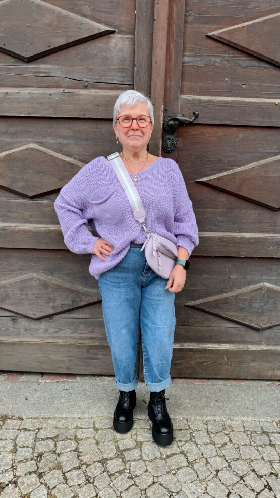 0259 kuscheliger Strickpulli mit Brusttasche in beige, grau, schwarz, flieder, mint und beere