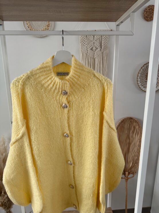 0296 Cardigan mit goldenen Knöpfen – Bild 12