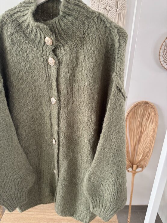 0296 Cardigan mit goldenen Knöpfen – Bild 20