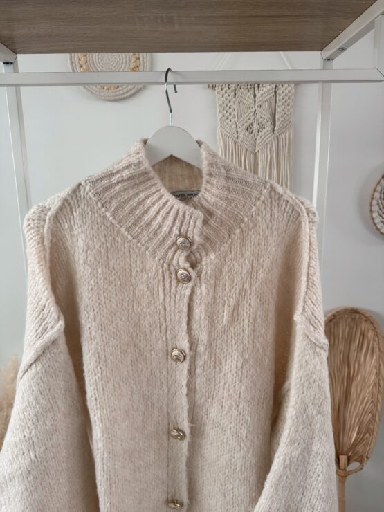 0296 Cardigan mit goldenen Knöpfen – Bild 28