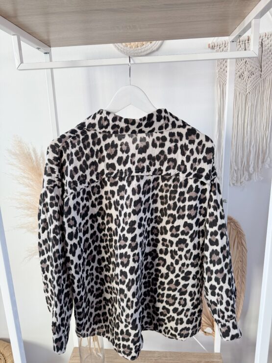 0315 Leo Musselin Bluse – Setze ein wildes Fashion-Statement! - Image 3