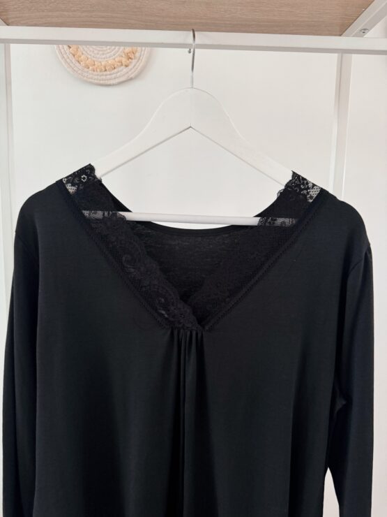 PS 03 ✨ Zart, weich & ein Hauch Romantik – dein neues Lieblings-Longsleeve mit Spitze ✨ - Image 4