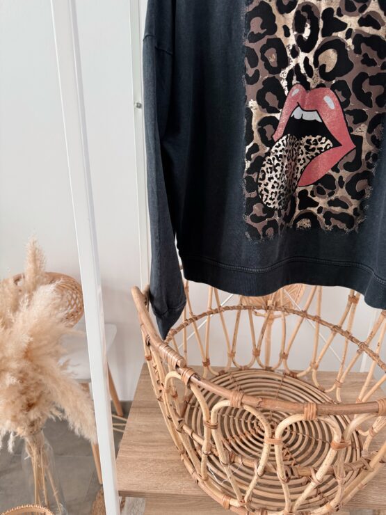 365 Sweater „Wild Lips“ – Leo Kiss Edition - Image 6