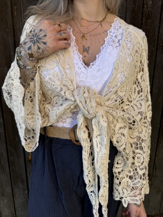 lookforward x Sarah LIMITIERTER CARDIGAN in beige, schwarz, weiß