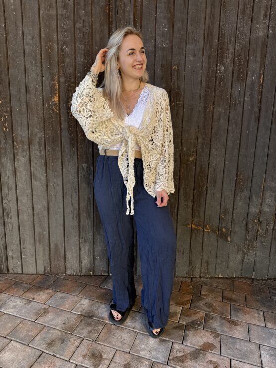 lookforward x Sarah LIMITIERTER CARDIGAN in beige, schwarz, weiß - Image 2