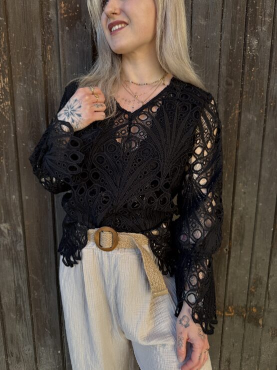 lookforward x Sarah LIMITIERTER Lochmusterpullover in schwarz & weiß