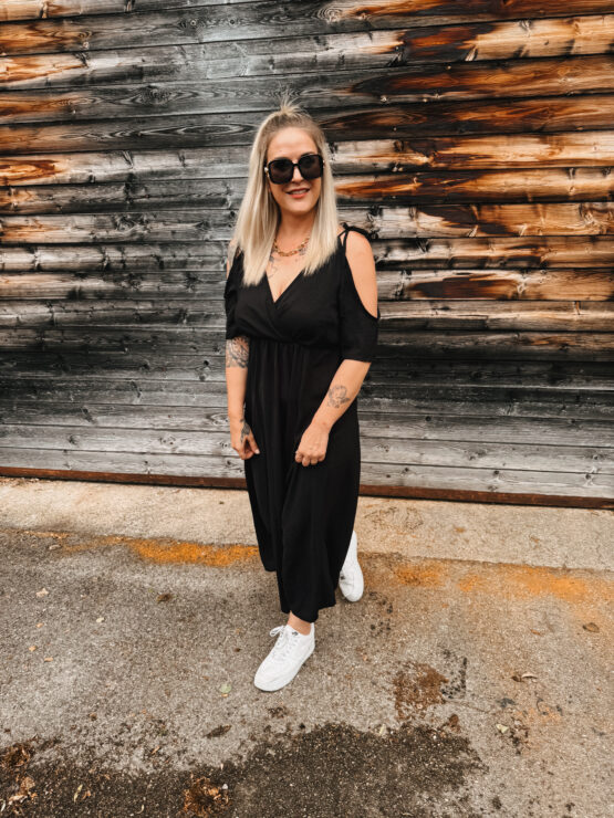 389 ✨ Sommer-Vibes in Schwarz – dein neuer Lieblingslook ✨