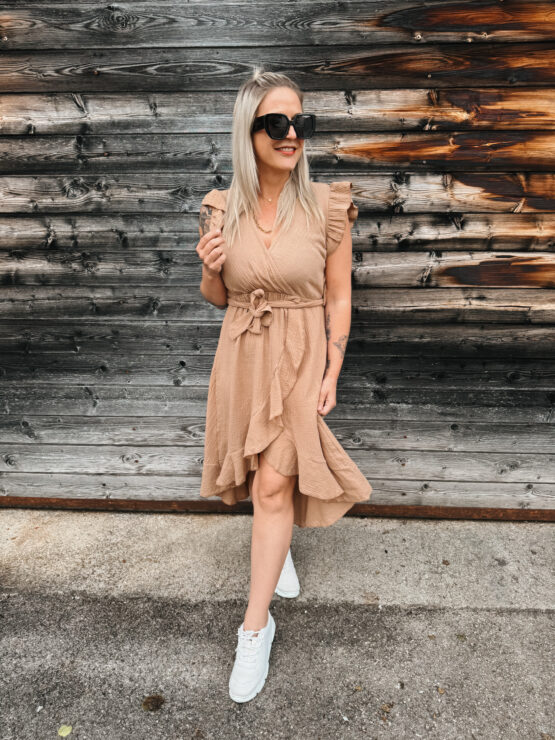 379 ✨ Luftig, locker & ein echter Sommertraum – unser neues Volantkleid ist da! ✨