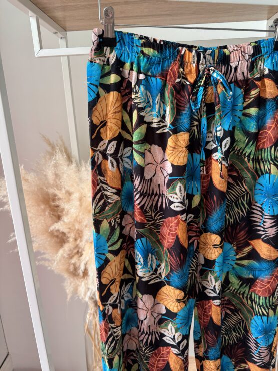 415 🌸 Tropenhose mit Blumenprint – dein farbenfroher Summer Vibe ✨ – Bild 2