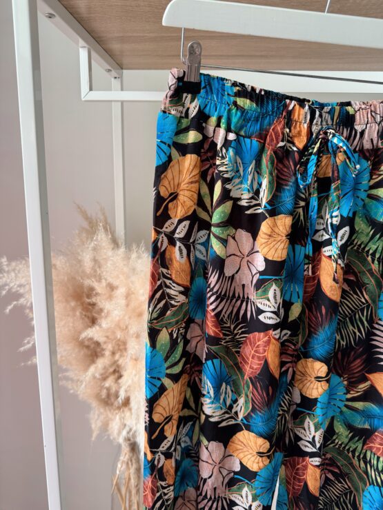 415 🌸 Tropenhose mit Blumenprint – dein farbenfroher Summer Vibe ✨ – Bild 6