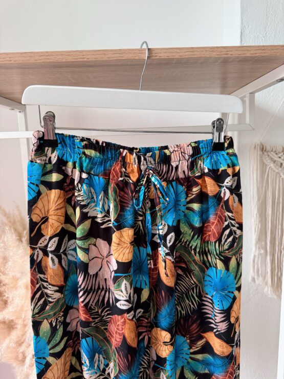 415 🌸 Tropenhose mit Blumenprint – dein farbenfroher Summer Vibe ✨ – Bild 7