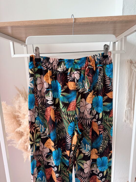 415 🌸 Tropenhose mit Blumenprint – dein farbenfroher Summer Vibe ✨ – Bild 8