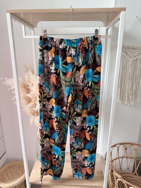 415 🌸 Tropenhose mit Blumenprint – dein farbenfroher Summer Vibe ✨ – Bild 10