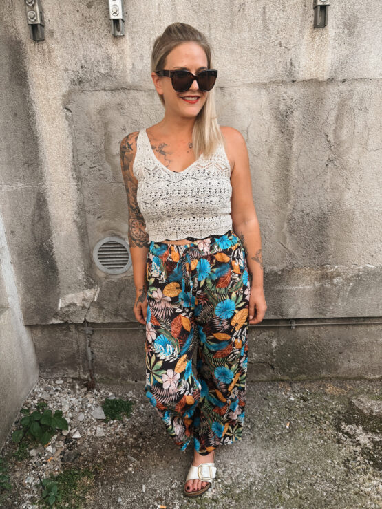 415 🌸 Tropenhose mit Blumenprint – dein farbenfroher Summer Vibe ✨
