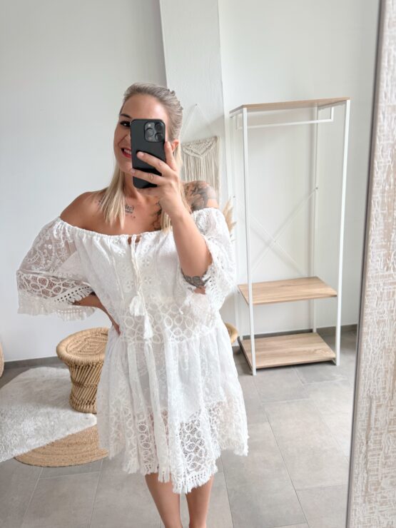 328 🤍 Traumhaftes Spitzenkleid mit Fransen – dein Boho-Moment im Sommer 🤍