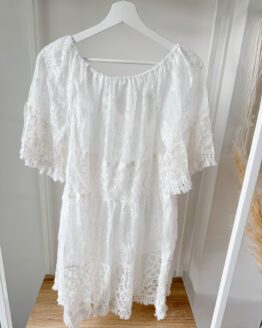 328 🤍 Traumhaftes Spitzenkleid mit Fransen – dein Boho-Moment im Sommer 🤍