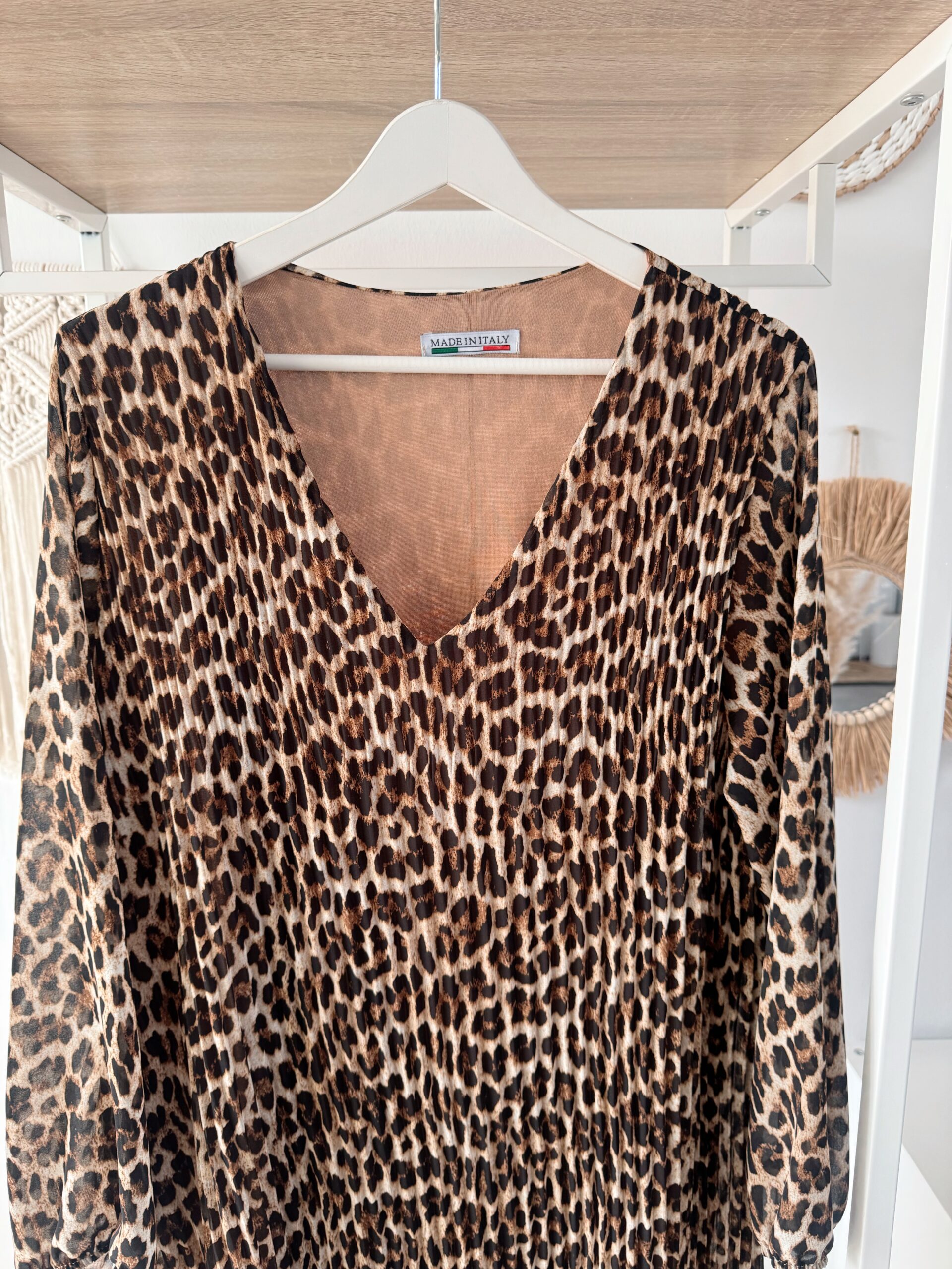 017 ✨ Leo-Kleid mit V-Ausschnitt & Plissee-Details ✨ - Image 5