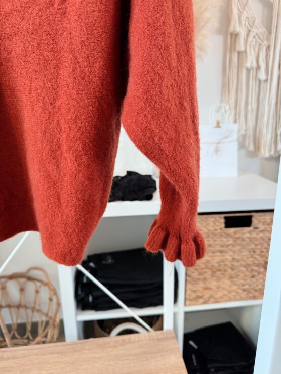 044 🌸 Verspielt & cozy – dein Strickpullover mit Rüschenärmeln 🌸 – Bild 4
