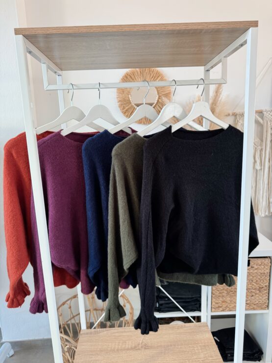 044 🌸 Verspielt & cozy – dein Strickpullover mit Rüschenärmeln 🌸