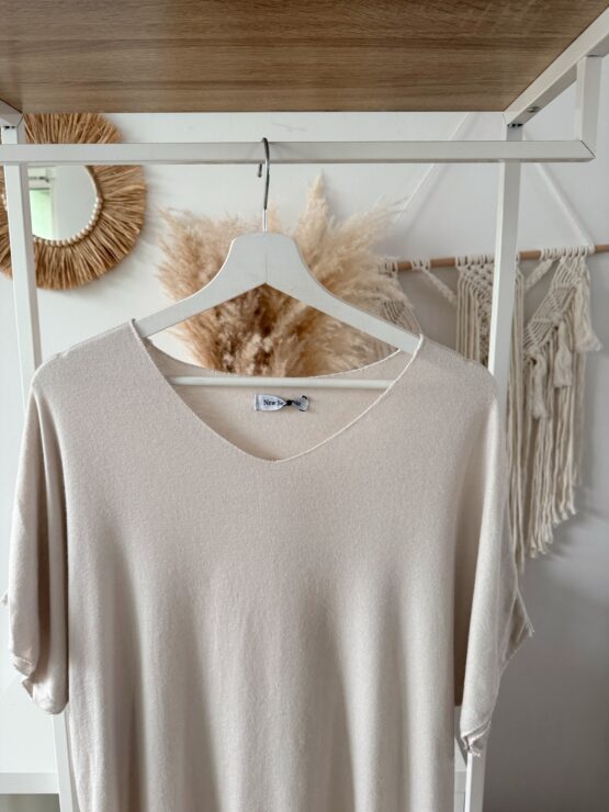 ☁️ Artikel 036 – Leichtes Oversize-Shirt mit V-Ausschnitt in vielen Farben ☁️ – Bild 7