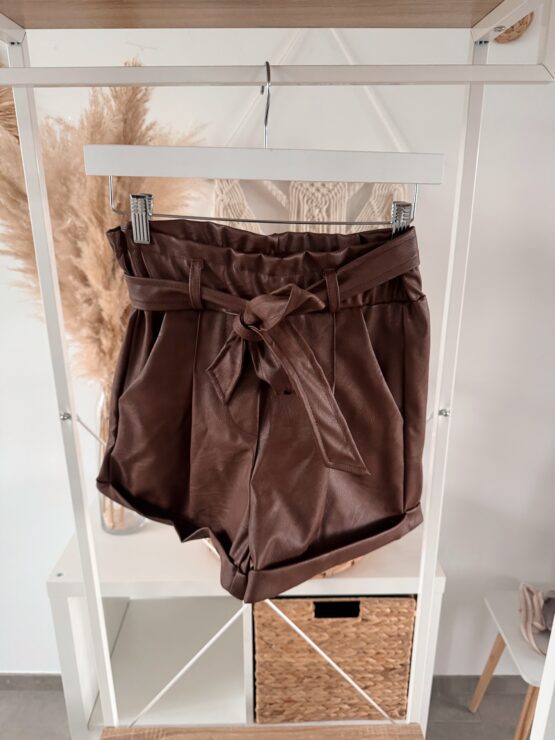066 Paperbag Kunstleder-Shorts in schwarz und cognac