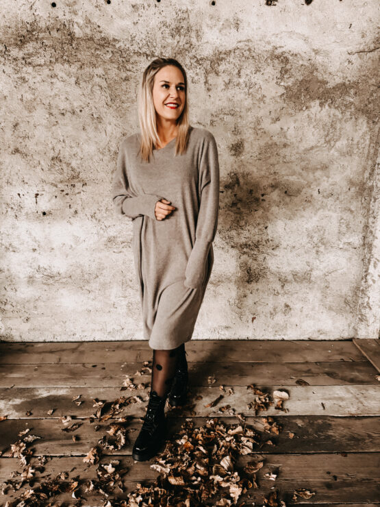 058 Pulloverkleid Midi Länge - Plus Size geeignet - in 5 Farben