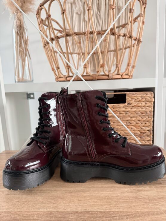 065 Chunky Lack Boots in weinrot und schwarz – Bild 3