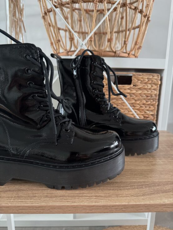 065 Chunky Lack Boots in weinrot und schwarz – Bild 5